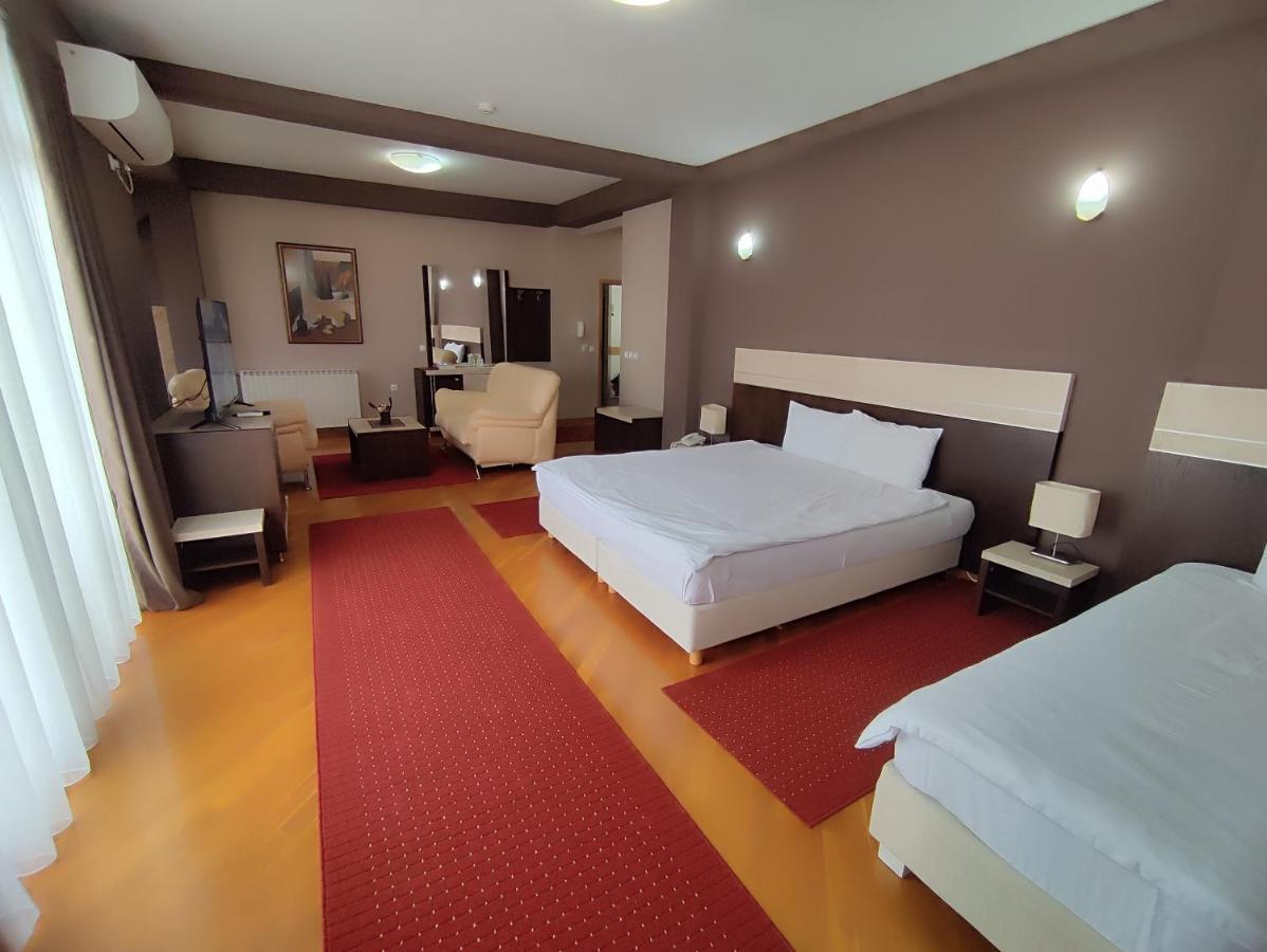 סקופיה Premier Hotel מראה חיצוני תמונה